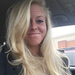 Meet your Posher, Casey